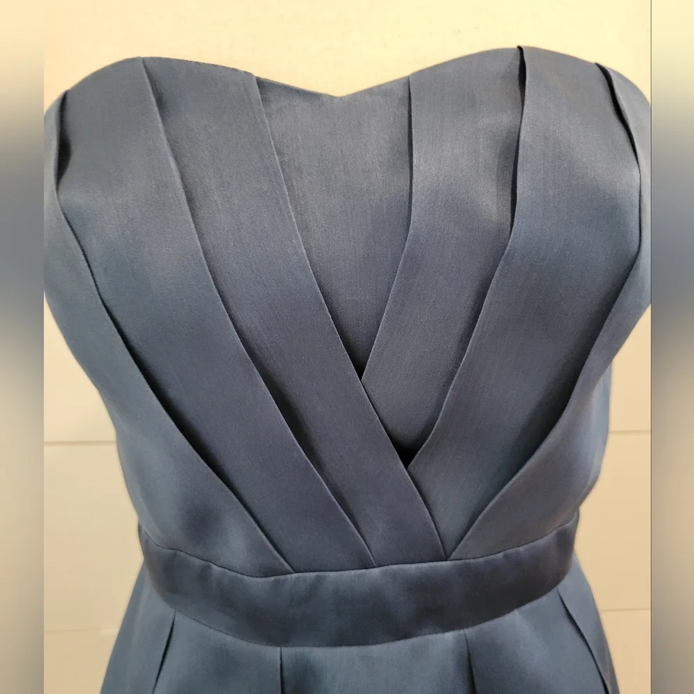 Strapless Stunner! - Picture 4 of 7